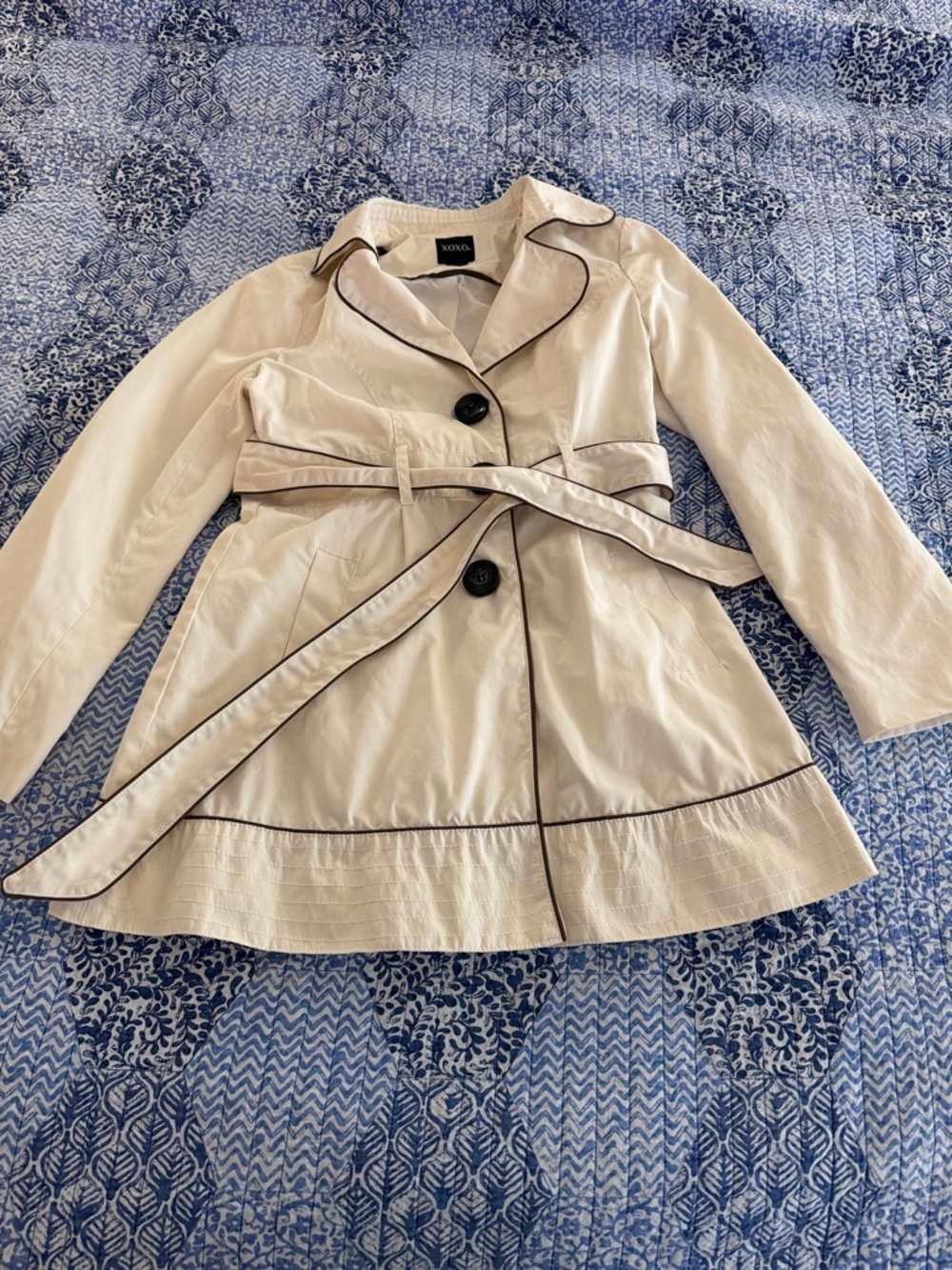 XOXO Cream Jacket with Brown Trim juniors medium